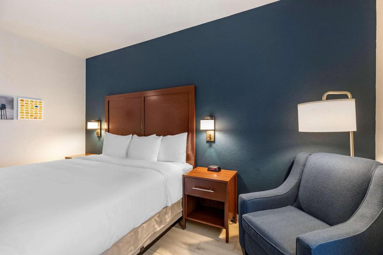 Comfort Inn & Suites Bennett Strasburg Екстер'єр фото