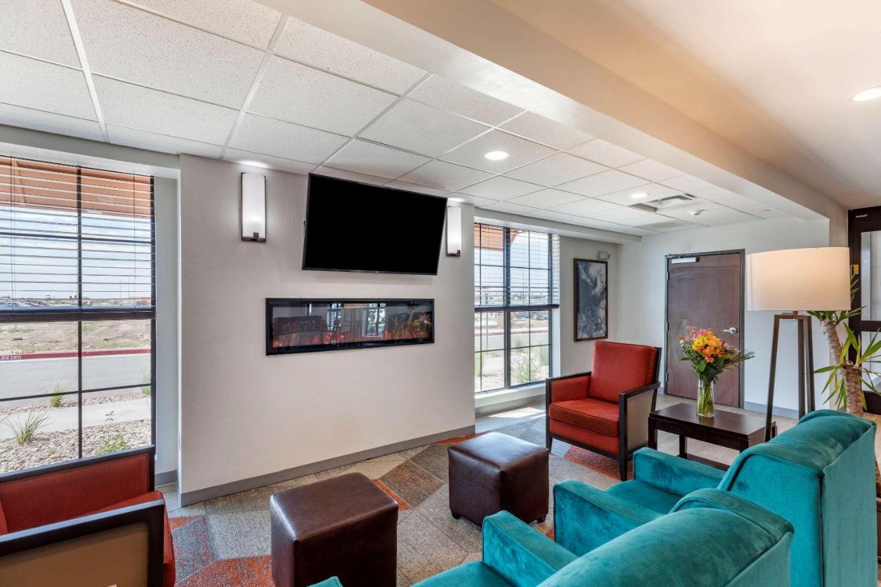 Comfort Inn & Suites Bennett Strasburg Екстер'єр фото