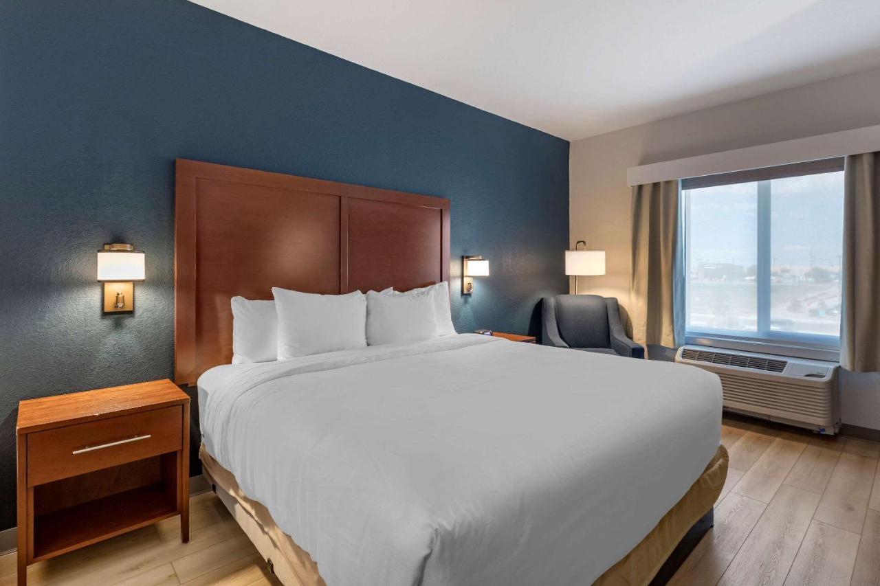 Comfort Inn & Suites Bennett Strasburg Екстер'єр фото