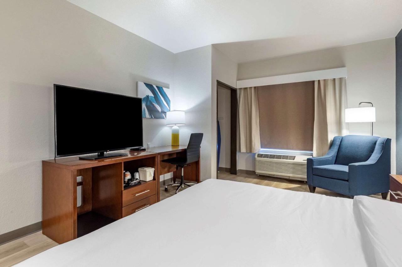 Comfort Inn & Suites Bennett Strasburg Екстер'єр фото