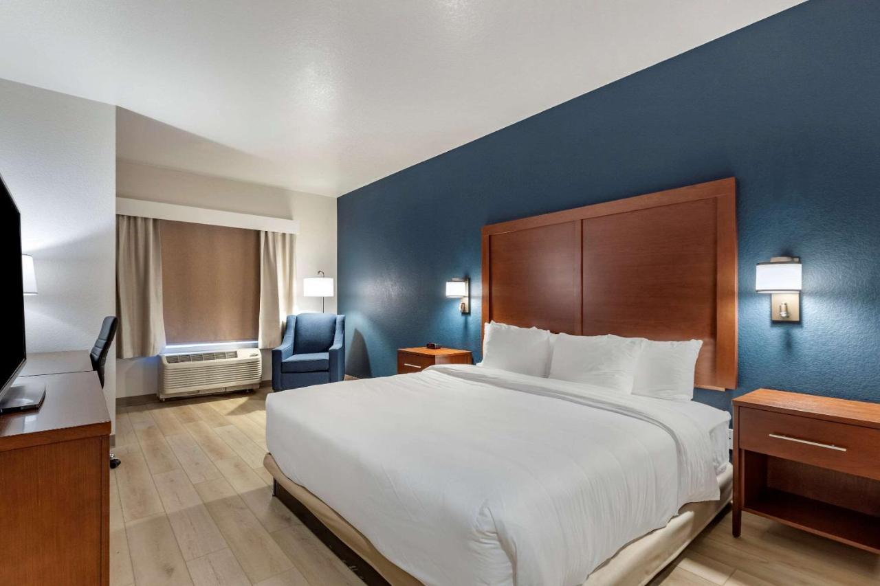 Comfort Inn & Suites Bennett Strasburg Екстер'єр фото