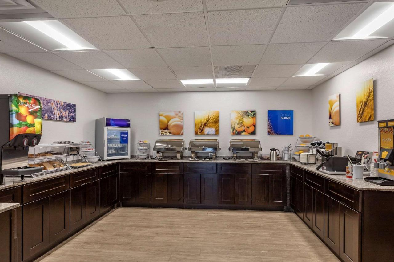 Comfort Inn & Suites Bennett Strasburg Екстер'єр фото